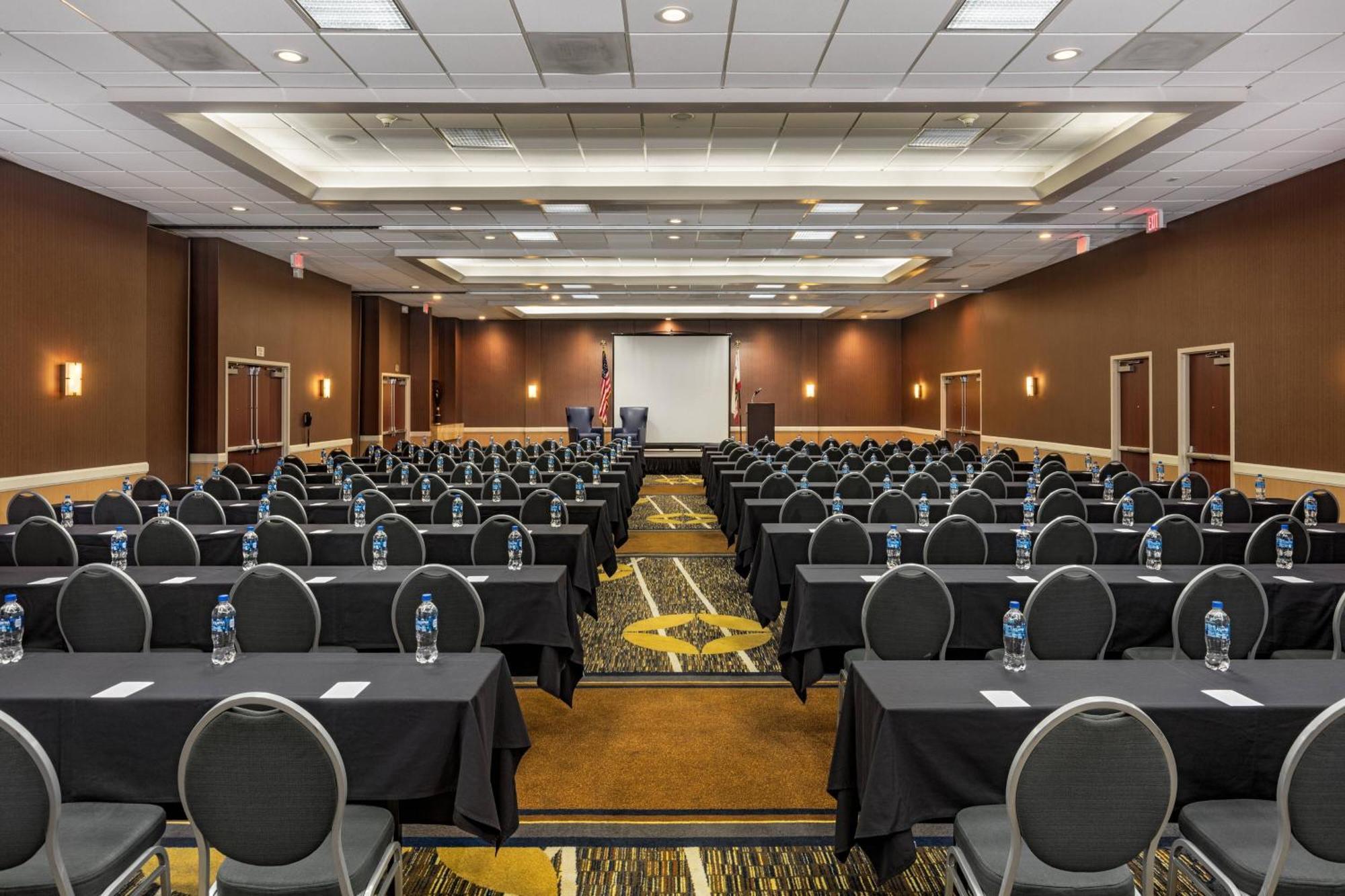 Courtyard By Marriott Los Angeles Pasadena/Monrovia Extérieur photo
