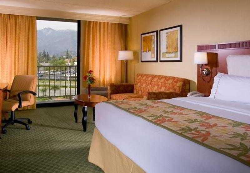 Courtyard By Marriott Los Angeles Pasadena/Monrovia Extérieur photo